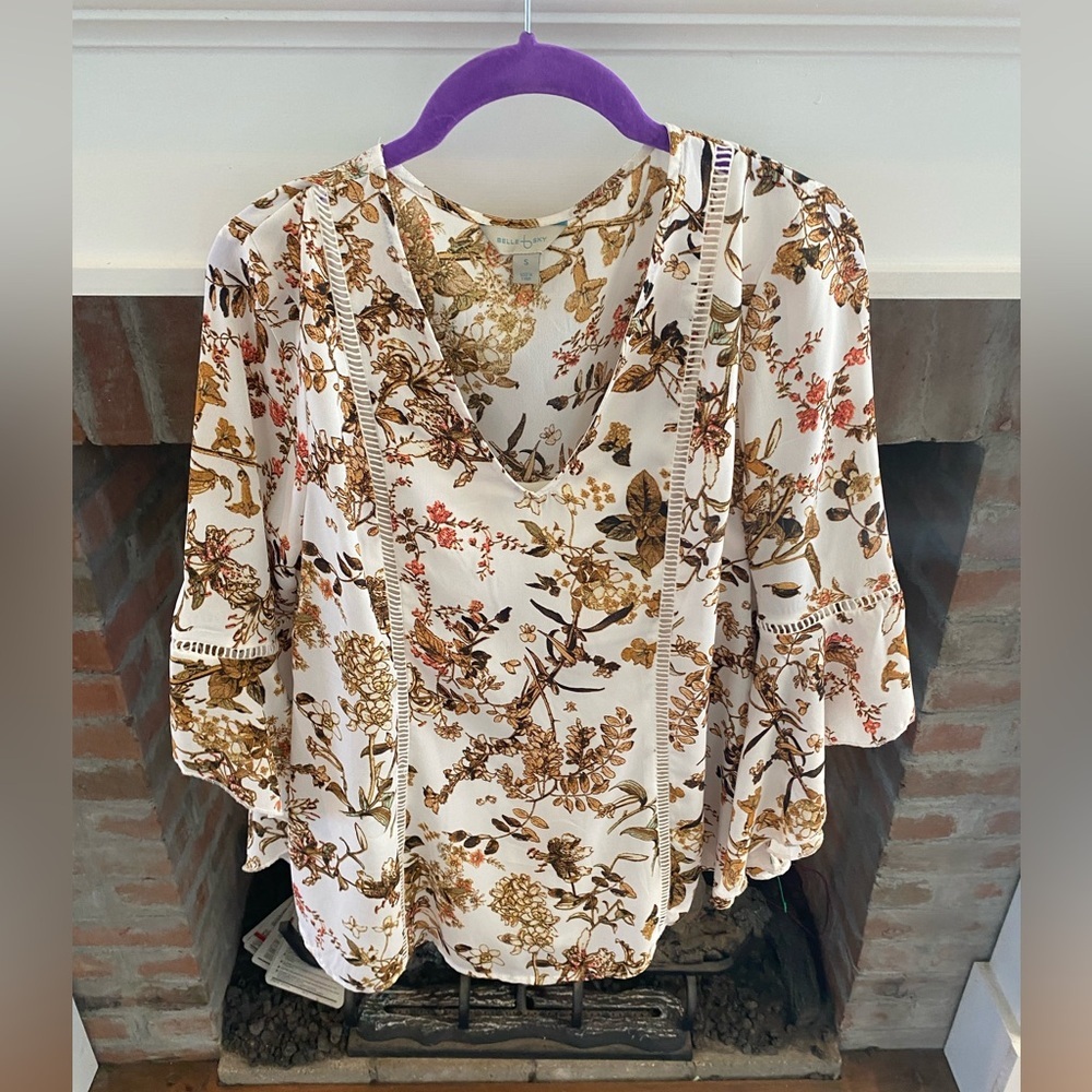 Belle & Sky Cream Floral Bell Sleeve Blouse size Small Autumn Back to School